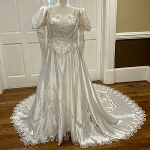 Vintage 1980’s Wedding Gown. By Sweetheart Gowns.